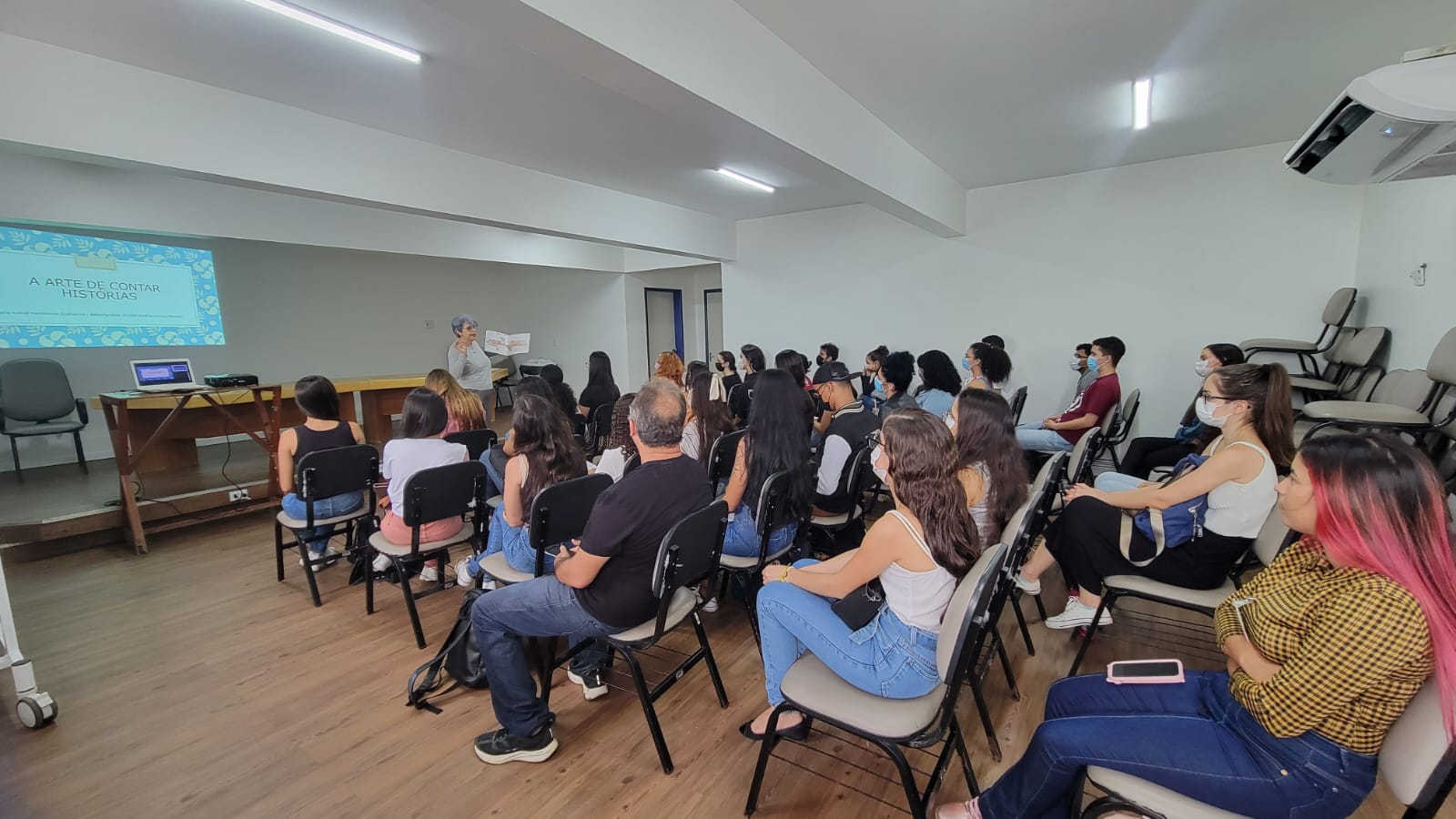 capacitacao-para-estudantes-aprovados-em-estrategias-da-arte-de-contar-historias-com-a-bibliotecaria-maria-isabel-fernandes-calheiros