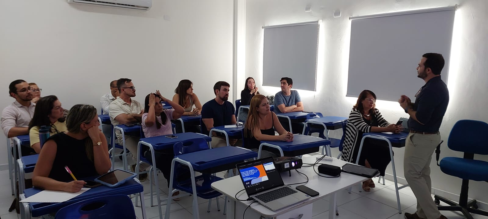 palestra-biomedico-especialista-em-microbiologia-_thomas-chagas-6